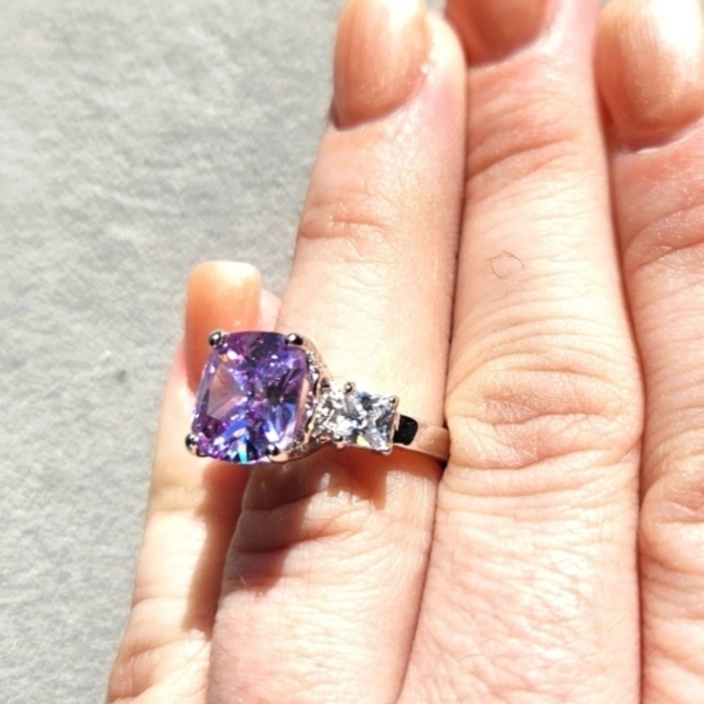 Lavender Shade of Amethyst & White Topaz Ring NWOT Size 5 - Picture 8 of 8